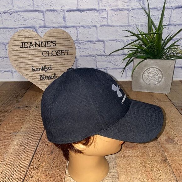 Under Armour Classic Fit ISO-CHILL Black Hat Men M/L - Picture 2 of 9